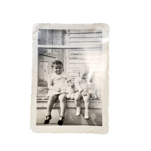 Vtg Adorable Children With Stuffed Animals Monochrome Photography Found - Picture 1 of 4